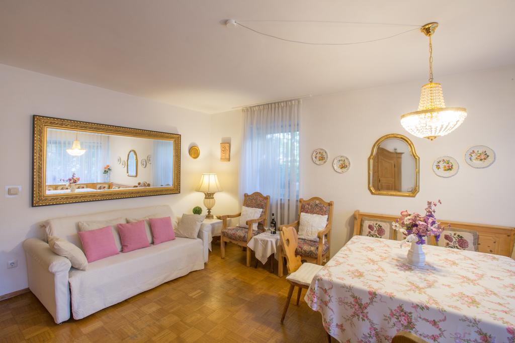 Ferienwohnung Landhaus Alpenblick Garmisch-Partenkirchen Zimmer foto